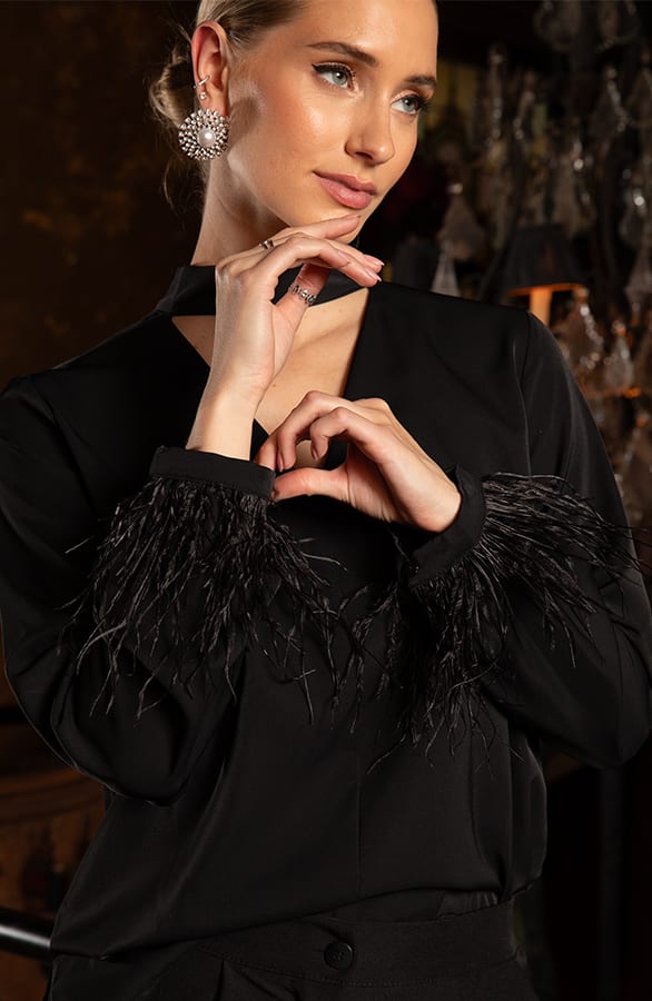 Feathered Cuff Blouse Zwart – kleding — foto 5