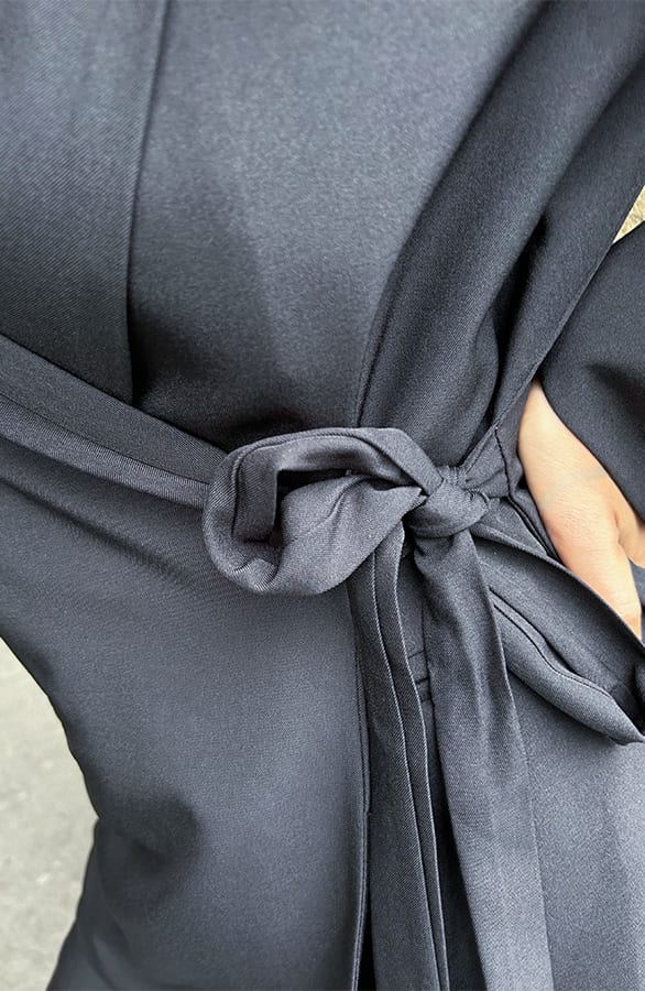 Getailleerde Blazer Met Strik Zwart – blazers — foto 5