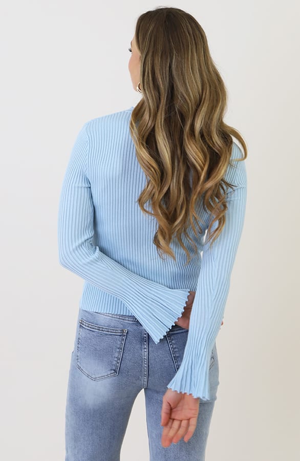 Bell Sleeve Top Light Blue – shirts & tops — foto 3