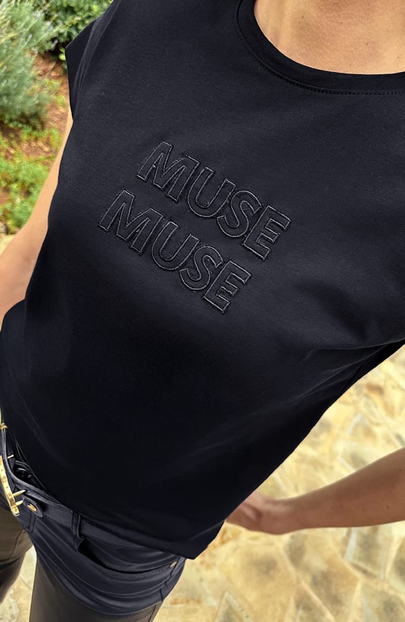 Muse Embroidery Tee Zwart – shirts & tops — foto 4