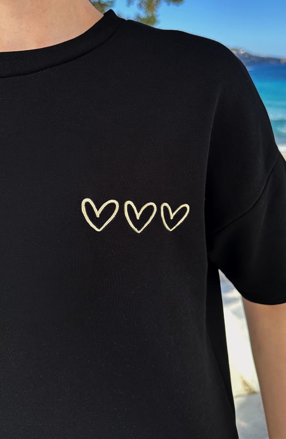 Artwork T-Shirt Hearts Embroidery Zwart – shirts & tops — foto 4