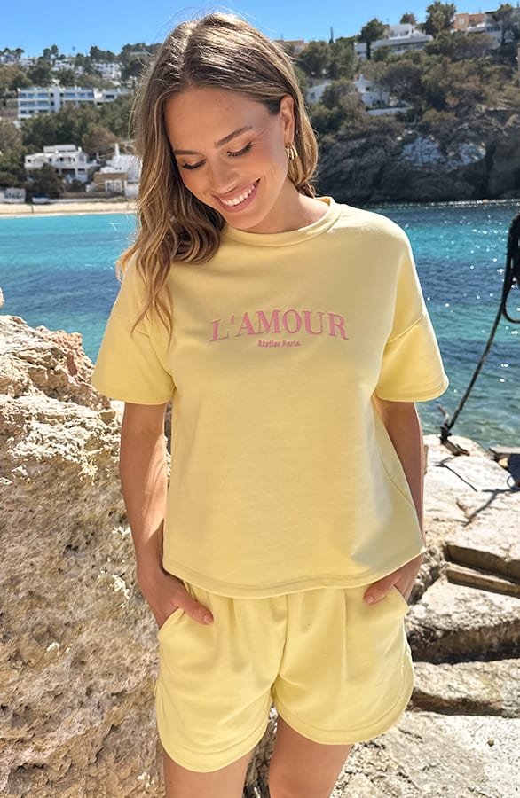 Artwork T-Shirt Lamour Butter Yellow – shirts & tops — foto 5