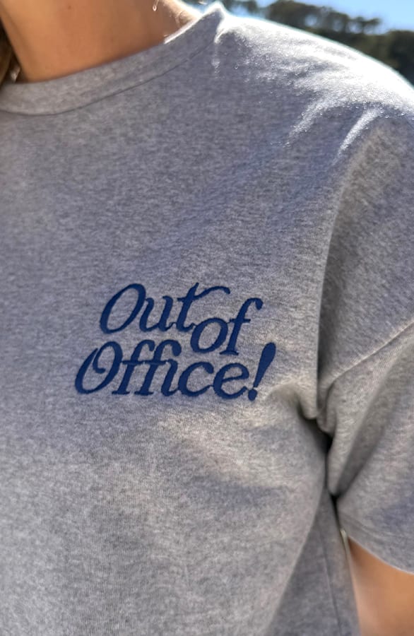 Artwork T-Shirt Out Of Office Grijs Embroidery – shirts & tops — foto 4