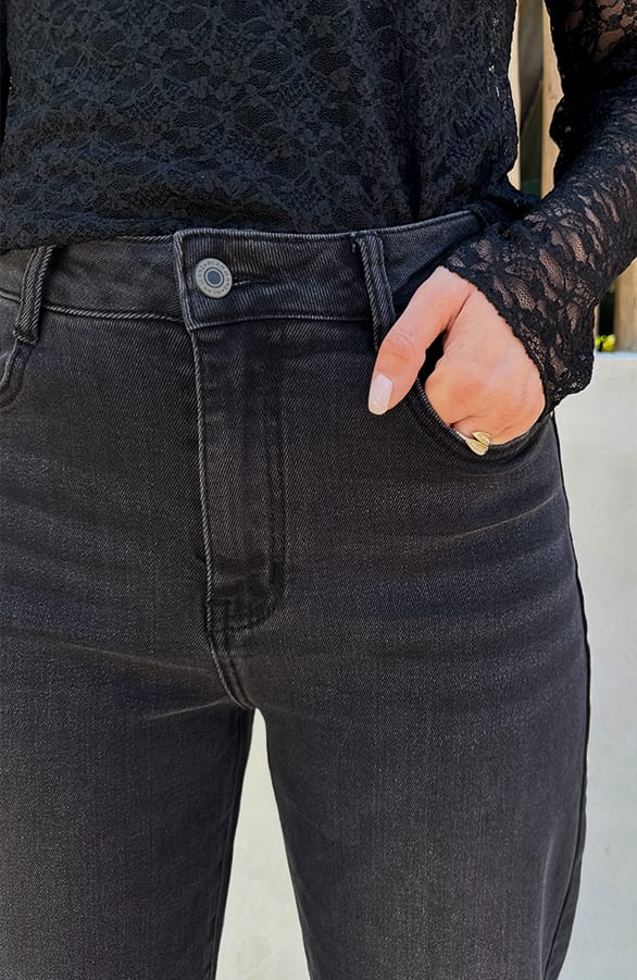Mid Rise Barrel Jeans Washed Black — foto 4