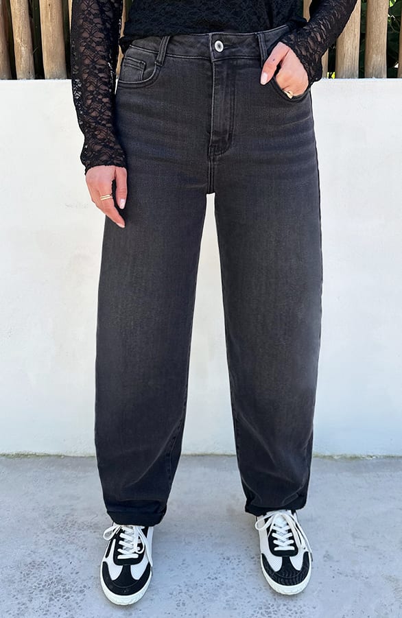 Mid Rise Barrel Jeans Washed Black