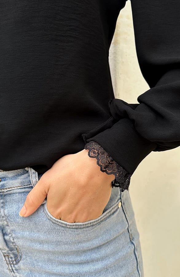 Col Blouse Met Kantdetail Zwart – kleding — foto 4