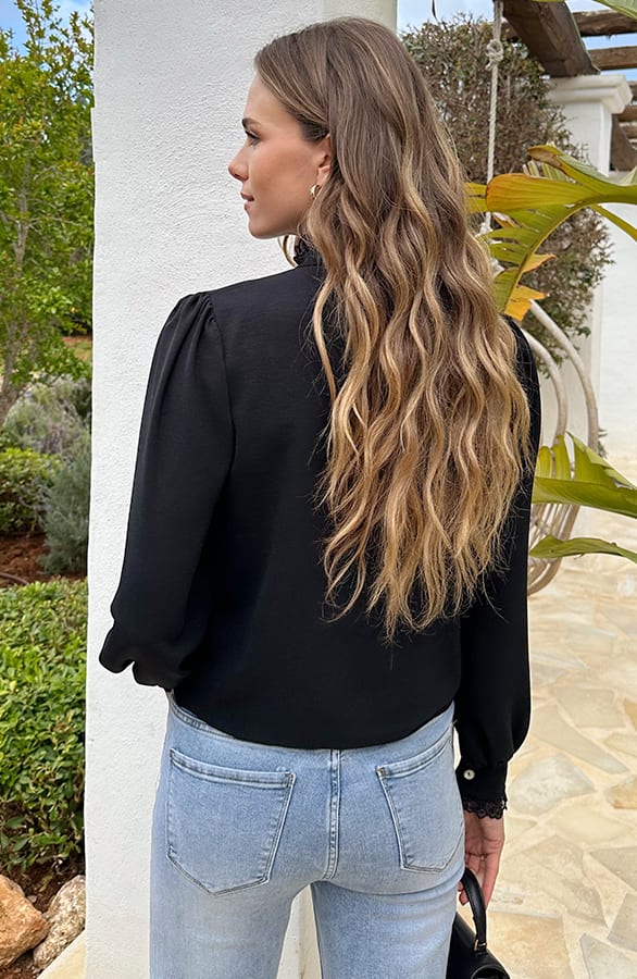 Col Blouse Met Kantdetail Zwart – kleding — foto 3