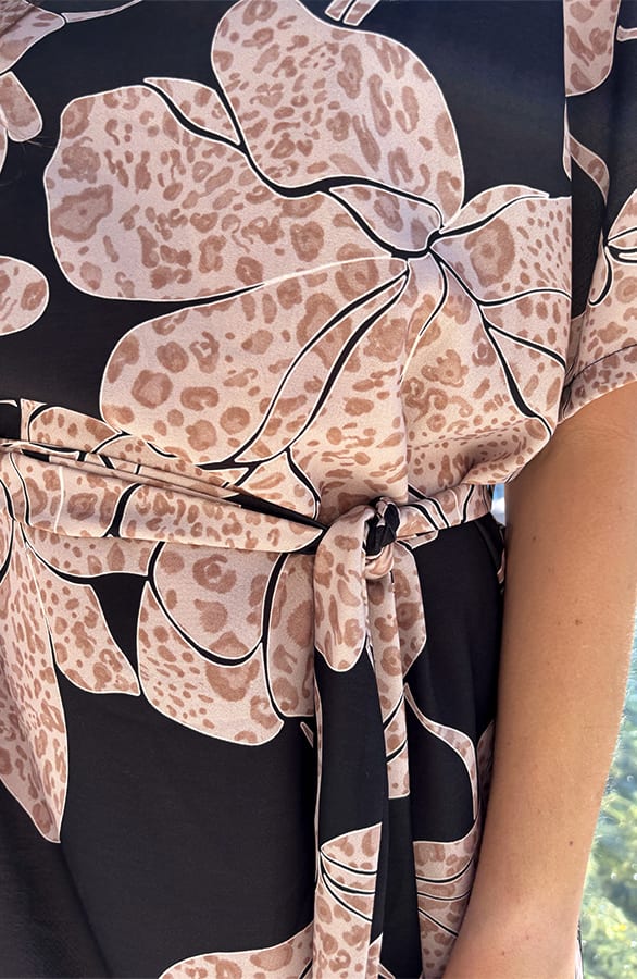 Offshoulder Flower Strik Jurk Zwart – alle jurkjes — foto 6