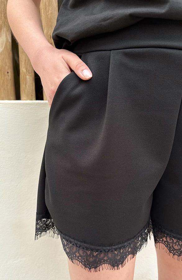Scuba Short Lace Lace Detail Zwart – shorts — foto 4