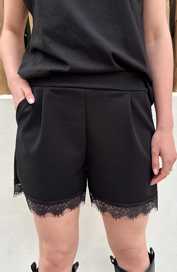 Scuba Short Lace Lace Detail Zwart – shorts — foto 7