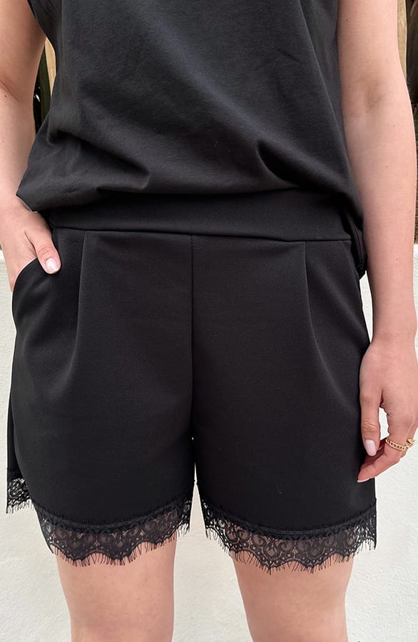 Scuba Short Lace Lace Detail Zwart