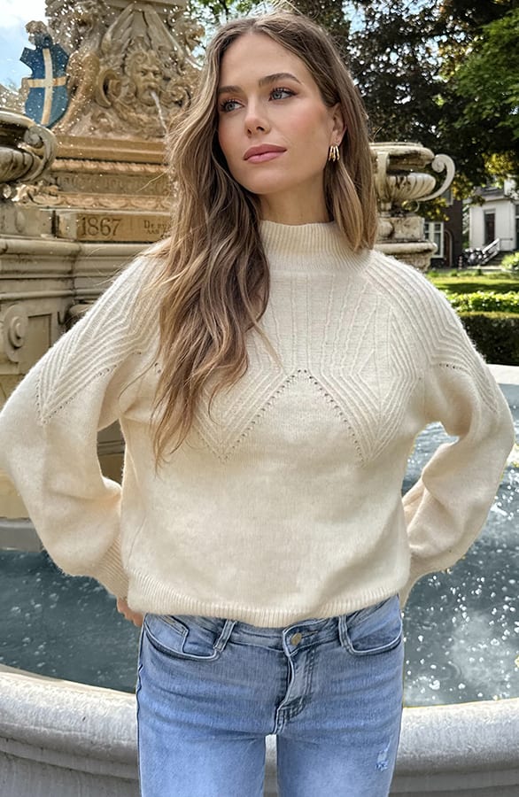 Zacht Gebreide Comfy Trui Met Col Victoria Beige – truien — foto 2