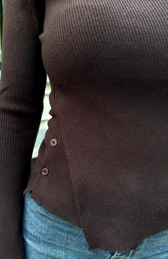 Asymmetrische Button Longsleeve Top Choco – truien — foto 7