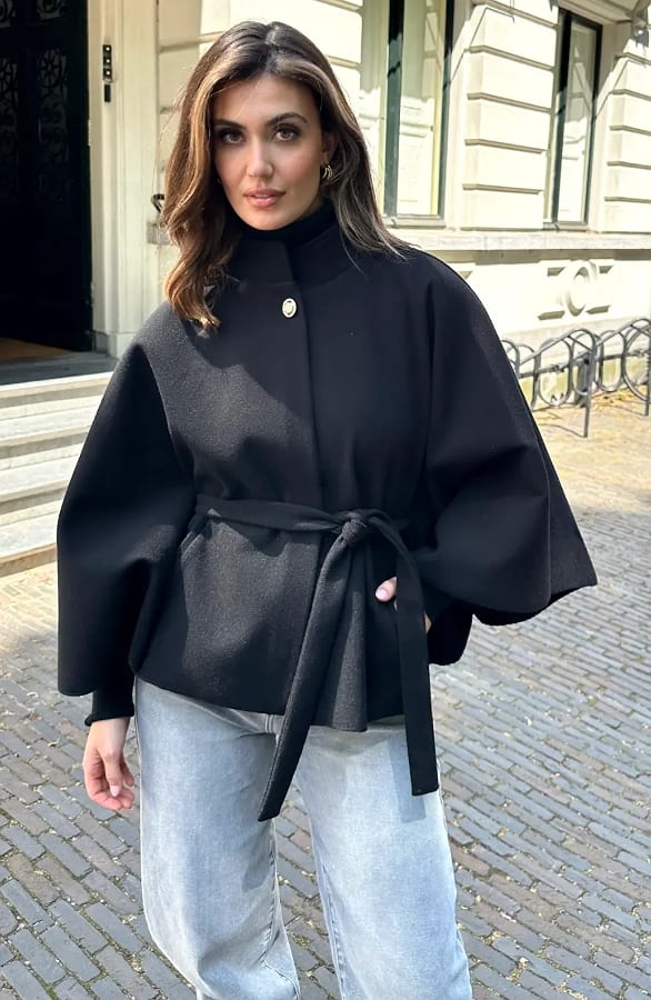 Essential Jacket Met Cape Zwart
