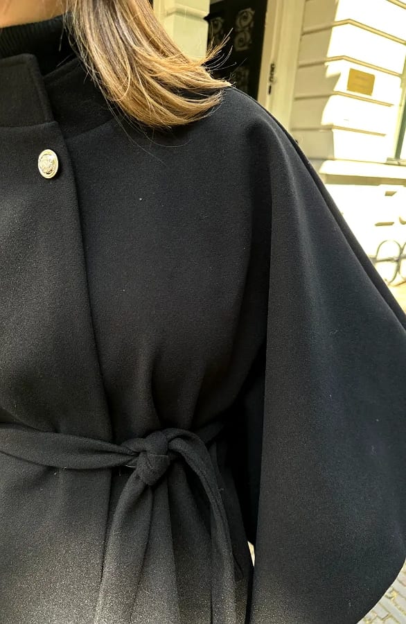 Essential Jacket Met Cape Zwart – jassen — foto 5