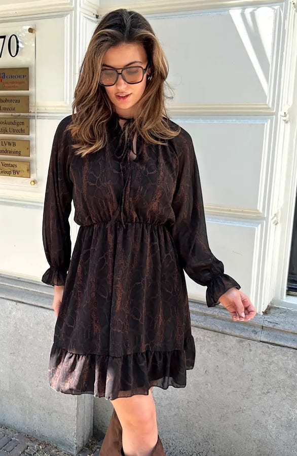 Laagjes Jurk Snake Print Choco – alle jurkjes — foto 3