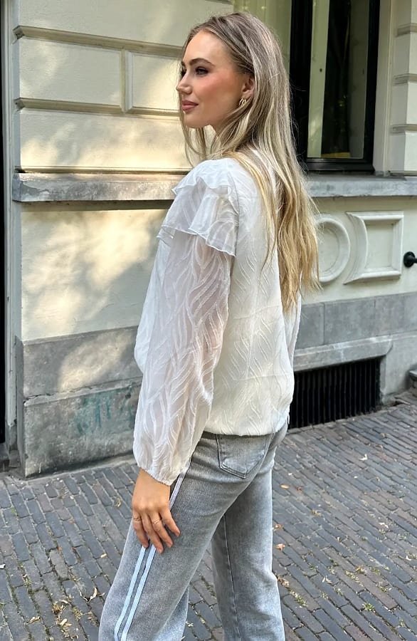 Premium Ruffle Blouse Ecru – kleding — foto 4