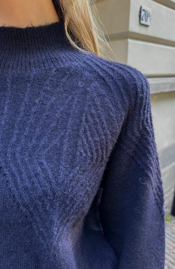 Zacht Gebreide Comfy Trui Met Col Victoria Navy – truien — foto 7