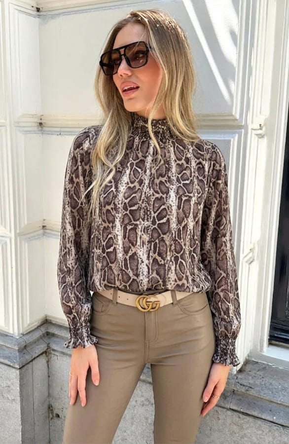 Col Blouse Met Slangenprint Philley Beige – kleding — foto 4
