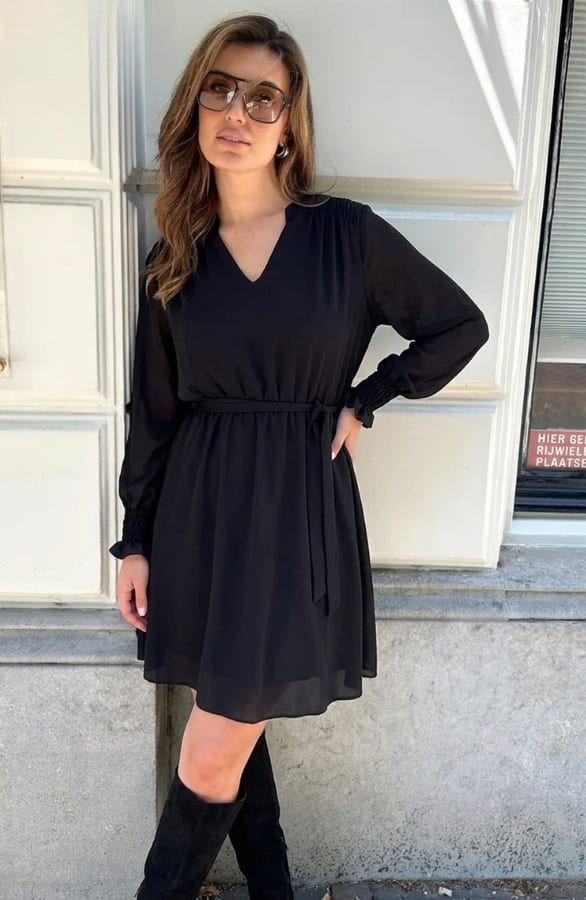 Smocked Shoulder Dress Zwart – alle jurkjes — foto 4