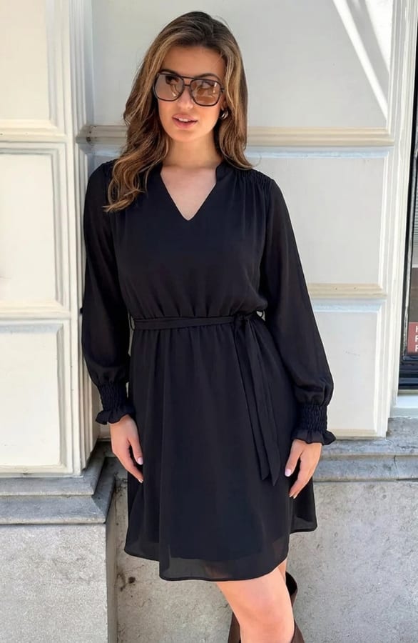 Smocked Shoulder Dress Zwart – alle jurkjes — foto 3