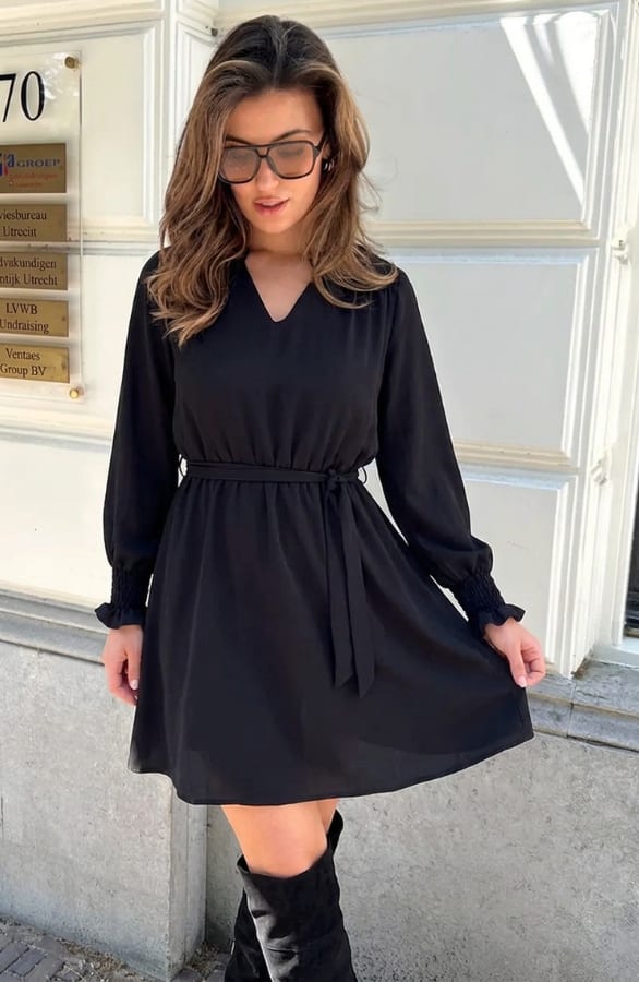 Smocked Shoulder Dress Zwart