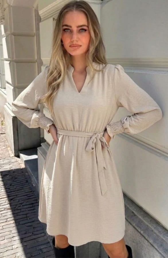 Smocked Shoulder Dress Beige – alle jurkjes — foto 2