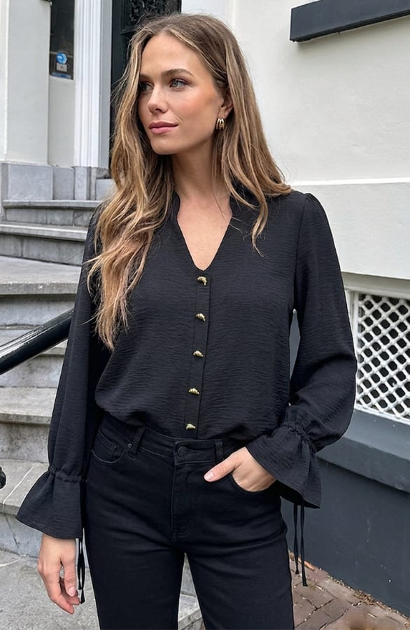 Croissant Button Ruffle Blouse Black – dameskleding, foto 4