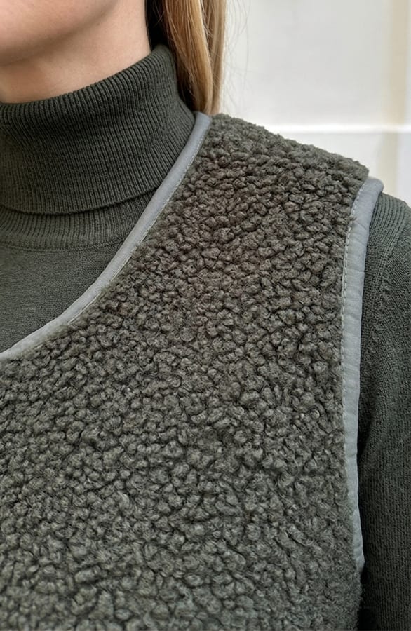 Knitted Teddy Gilet Army – vesten, foto 5