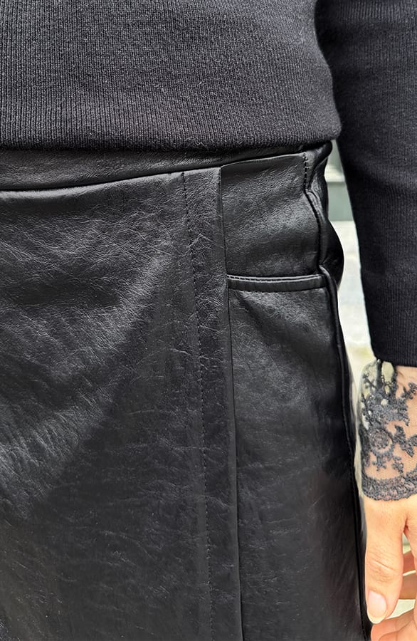 Leren Skort met Overslag Zwart – shorts — foto 4