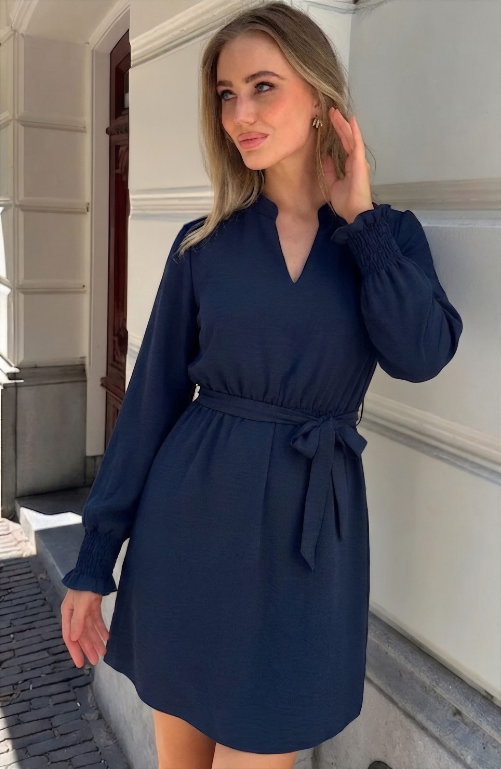 Smocked Shoulder Dress Navy – alle jurkjes — foto 2