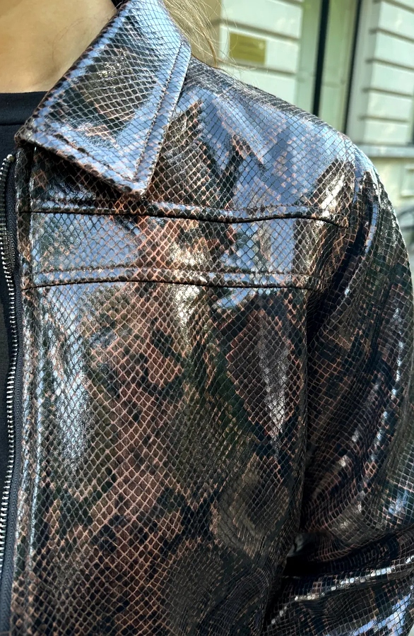 Korte Jas Slangenprint Bruin – jassen, foto 4