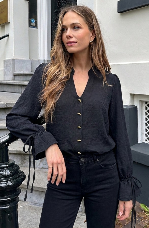 Croissant Button Ruffle Blouse Black – dameskleding, foto 6