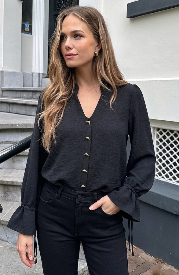 Croissant Button Ruffle Blouse Black – dameskleding, foto 4