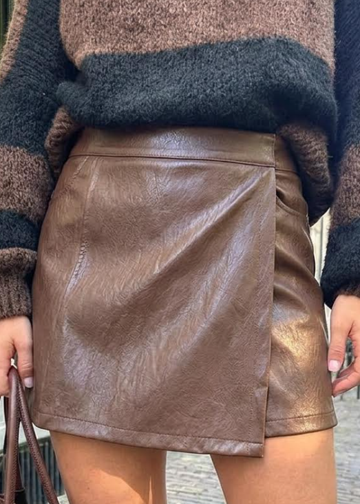 Leren Skort met Overslag Choco – shorts